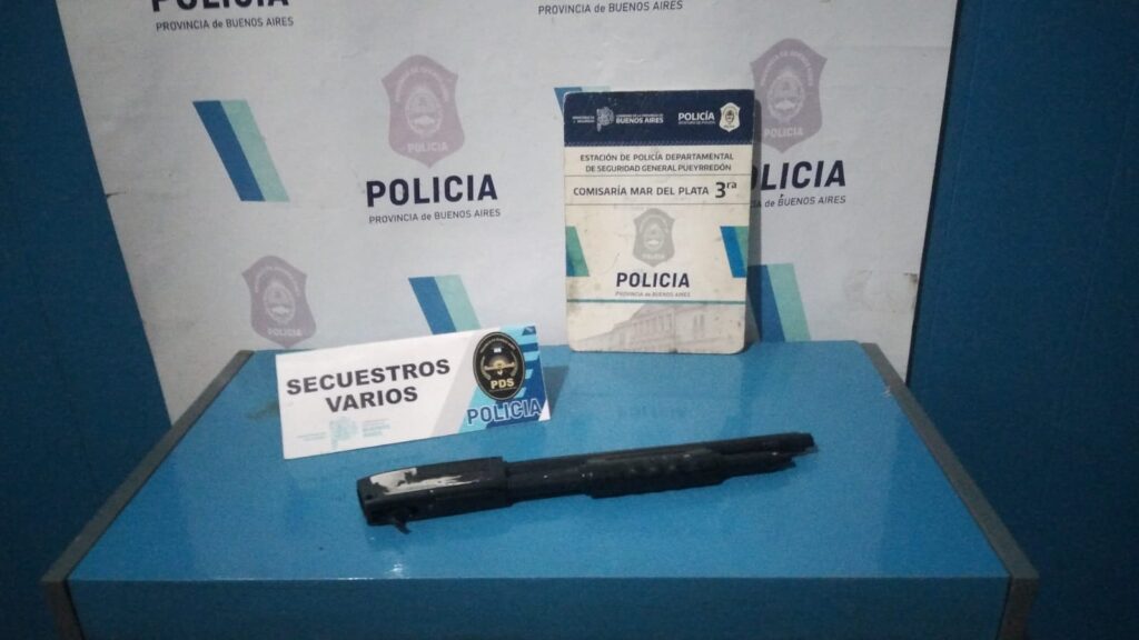 Intentó robar en una casa con una escopeta de utilería y terminó aprehendido