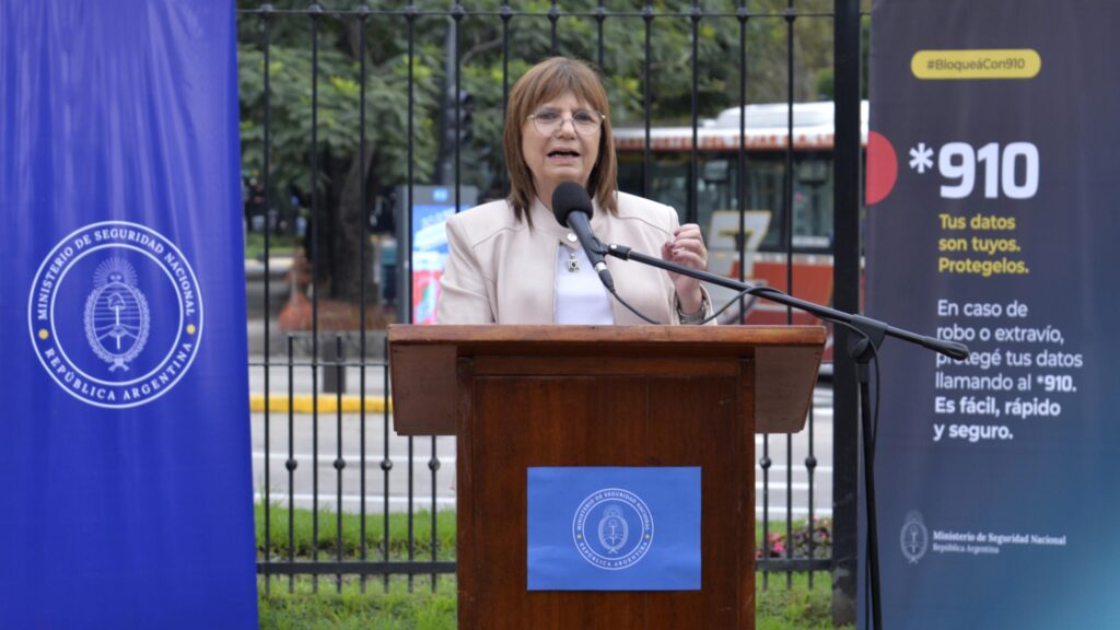 Bullrich presentó la herramienta *910 para bloqueo inmediato de celulares robados