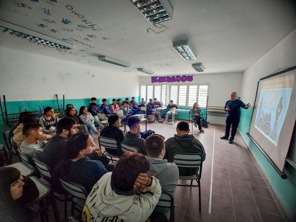 El Municipio acerca educación vial a estudiantes secundarios