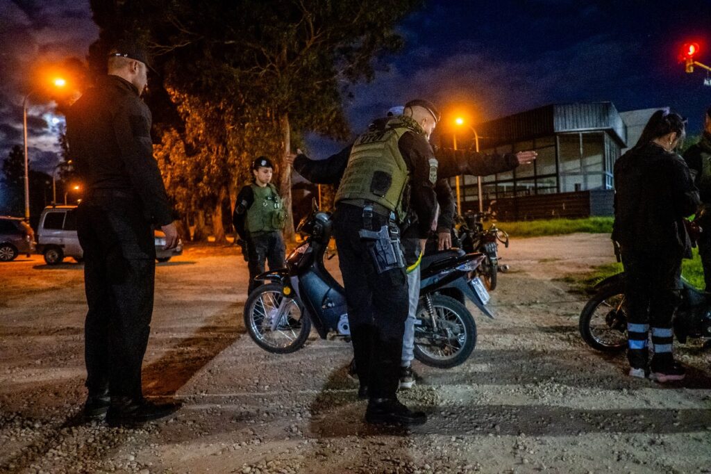 Refuerzan operativos en la vía pública: 68 infracciones por cuidacoches, 4 aprehendidos y 170 motos secuestradas