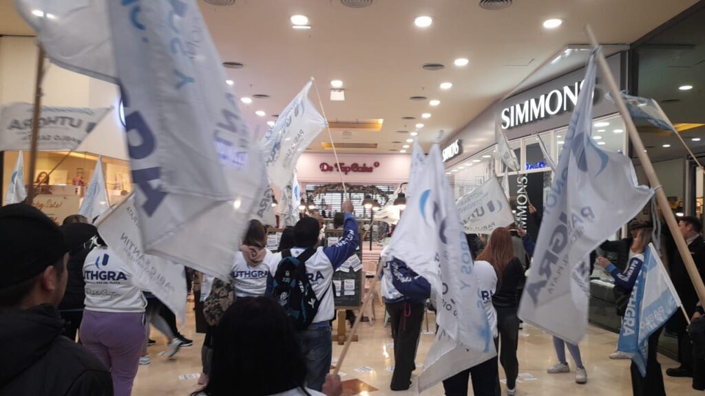 UTHGRA Mar del Plata repudia despidos en De Top Cake y exige reincorporaciones inmediatas