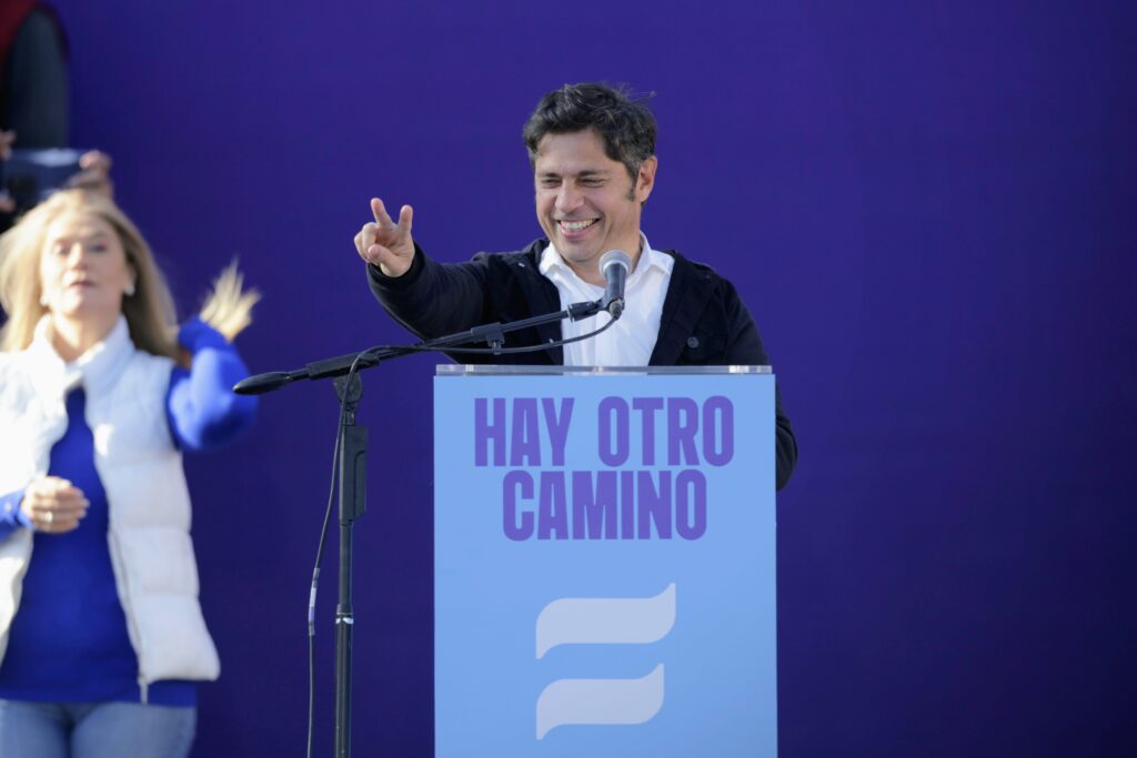 Kicillof lanzó el Movimiento Derecho al Futuro con críticas a Milei y fuerte respaldo del peronismo bonaerense