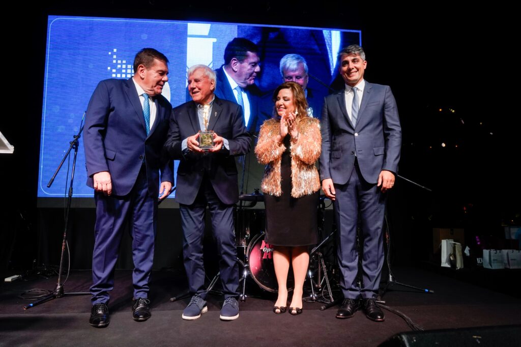 El periodista Fernando Bravo fue galardonado con el “XX° Premio Don Manuel Álvarez Argüelles” a la Trayectoria Periodística