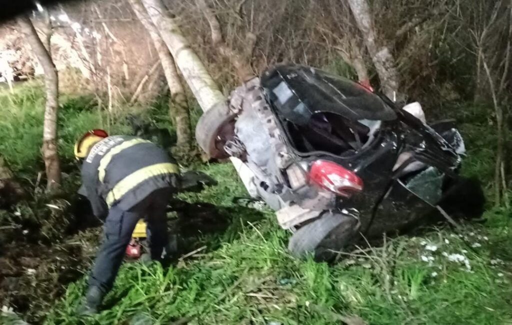 Otra muerte en la Ruta 88: automovilista perdió el control y chocó contra una columna de hormigón