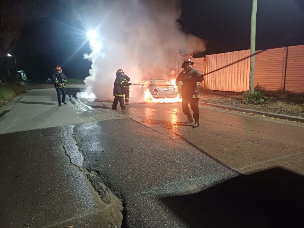 Momentos de máxima tensión en Villa Evita tras el incendio de un vehículo