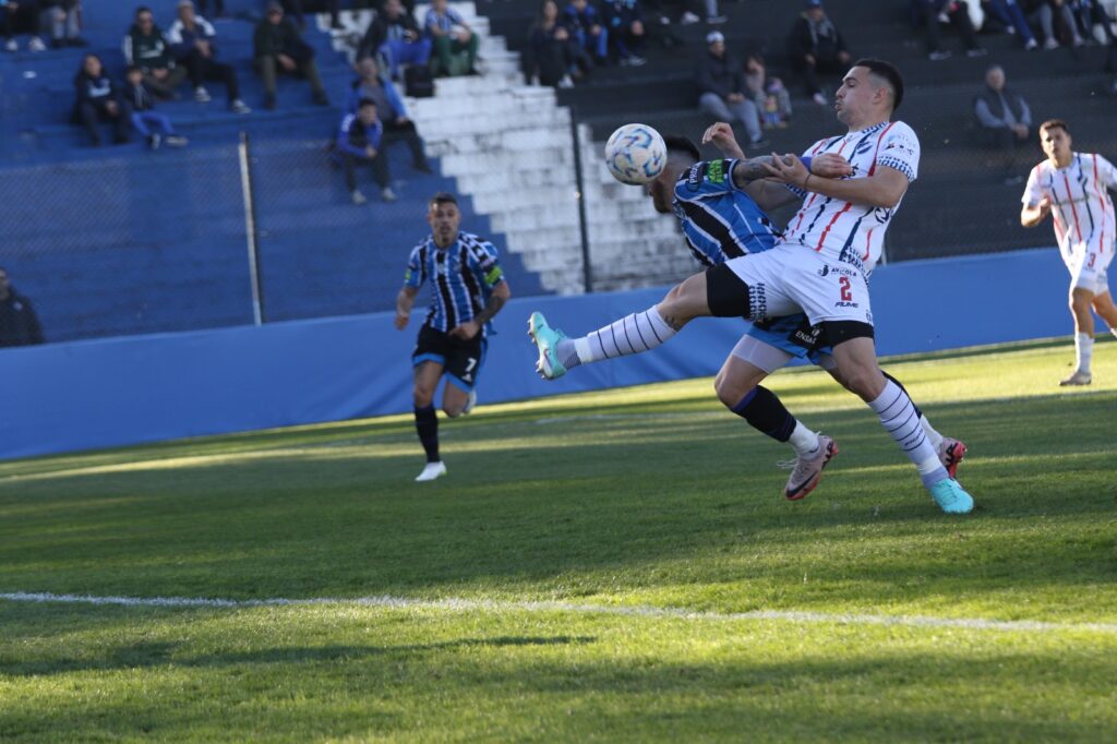 Alvarado no pasó del empate en su visita a Almagro