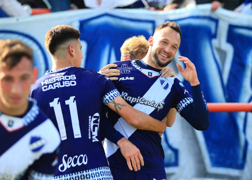 Alvarado se hizo fuerte frente a Ferro
