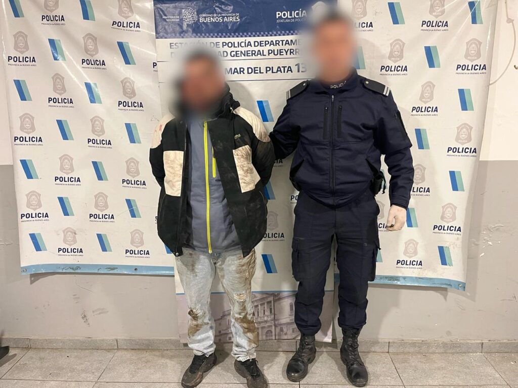 Entraban el auto en su casa y los abordaron dos motochorros: uno terminó reducido por las víctimas