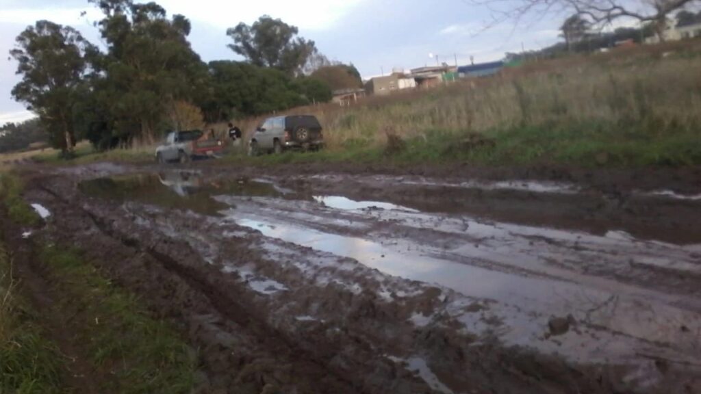 Denuncian calles intransitables y abandono del Estado Municipal