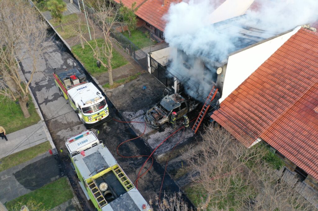 Brutal incendio en Parque Luro fue controlado por cuatro dotaciones de bomberos
