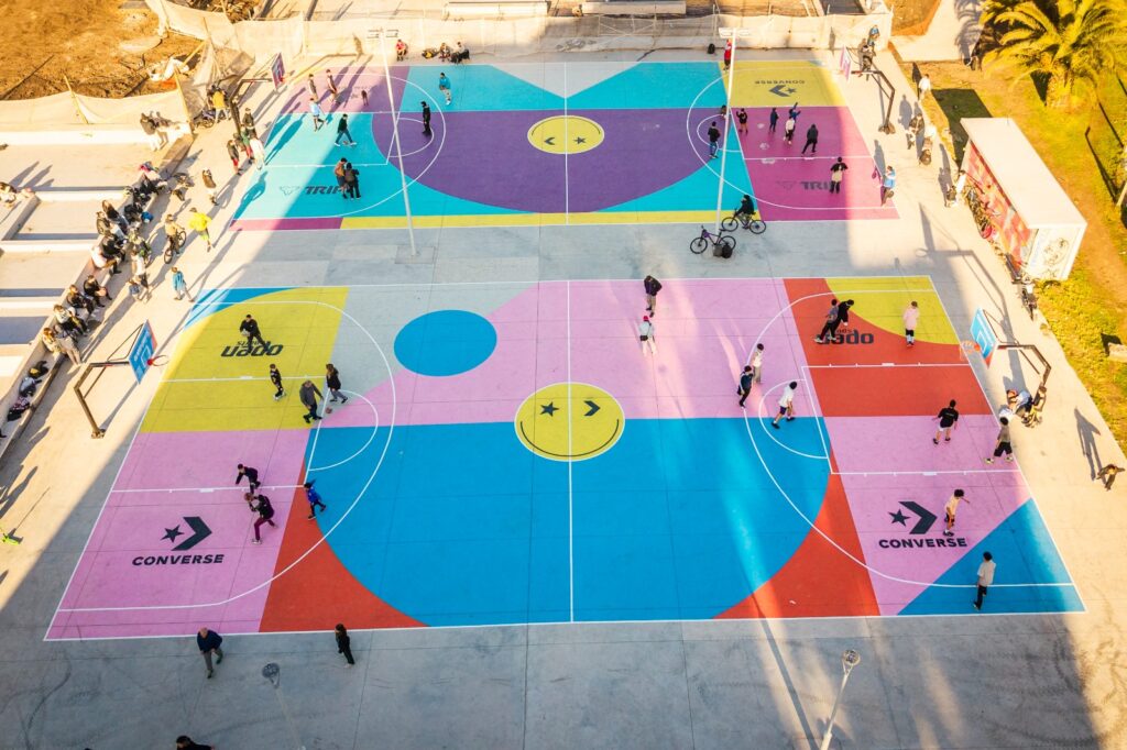 A jugar! finalizaron las obras de las dos nuevas canchas de básquet de Plaza España