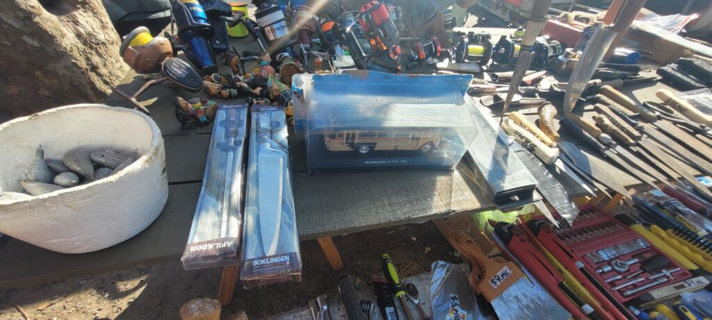 Robaron dos millones y varios objetos de un puesto de diarios: los encontraron a la venta en una reconocida plaza