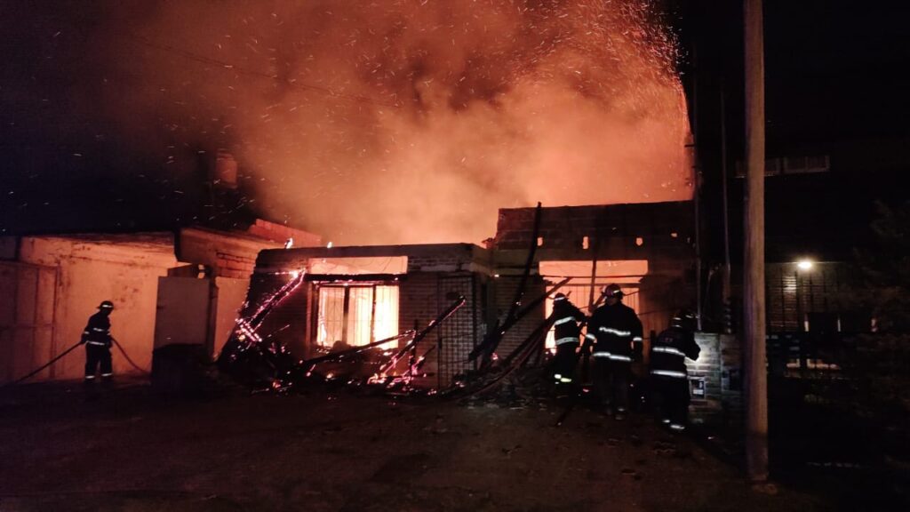 Otro incendio dejó daños totales en una vivienda familiar
