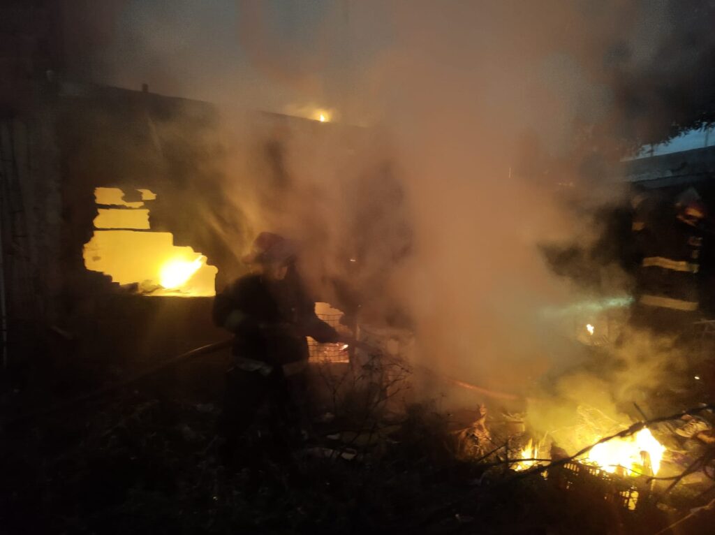 Así quedó la casa incendiada en Pehuajó y Vértiz