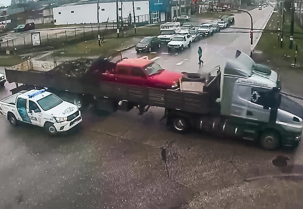Video: recuperan camioneta con pedido de secuestro gracias al trabajo conjunto entre el COM y Prefectura