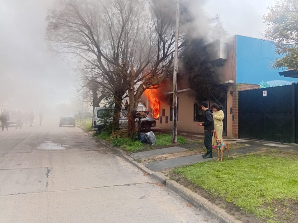 Una familia perdió todo tras incendiarse su casa
