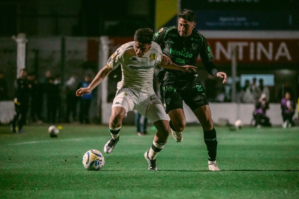 Sarmiento le ganó 2-0 a Aldosivi y se afirma en el Clausura 2025