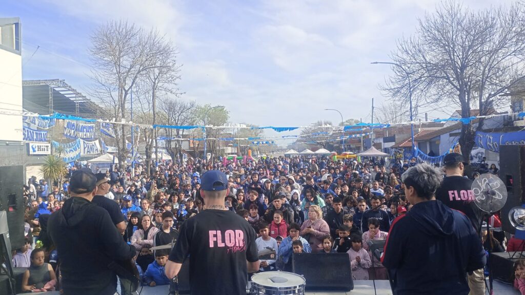 Hinchas de Alvarado celebraron el Día del Niño junto a más de mil chicos de la ciudad
