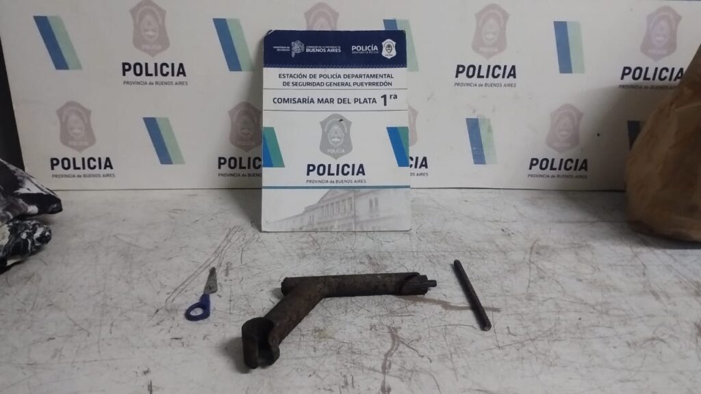 Un menor atacó al personal de una reconocida hamburguesería y se llevó más de 120 hamburguesas