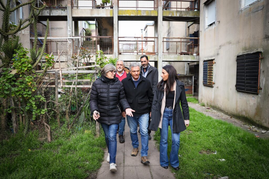 Provincia avanza con el mejoramiento integral de las escaleras del barrio Centenario