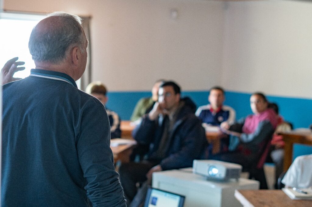 Formación profesional: EDEA y Fundación «Pupi» comenzaron un curso de electricidad