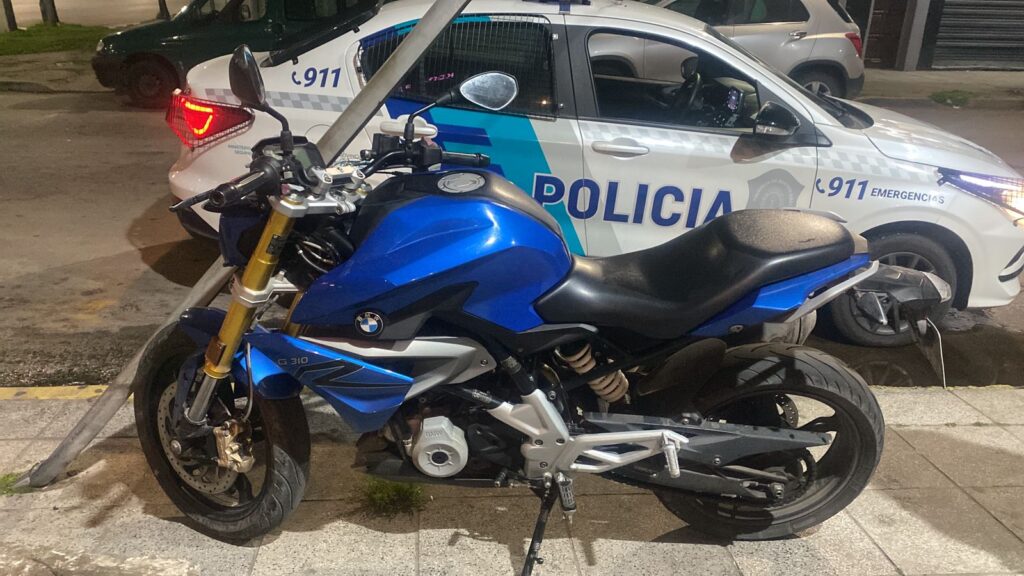Un menor rompió un candado y quiso robarse una moto de alta gama: aprehendido