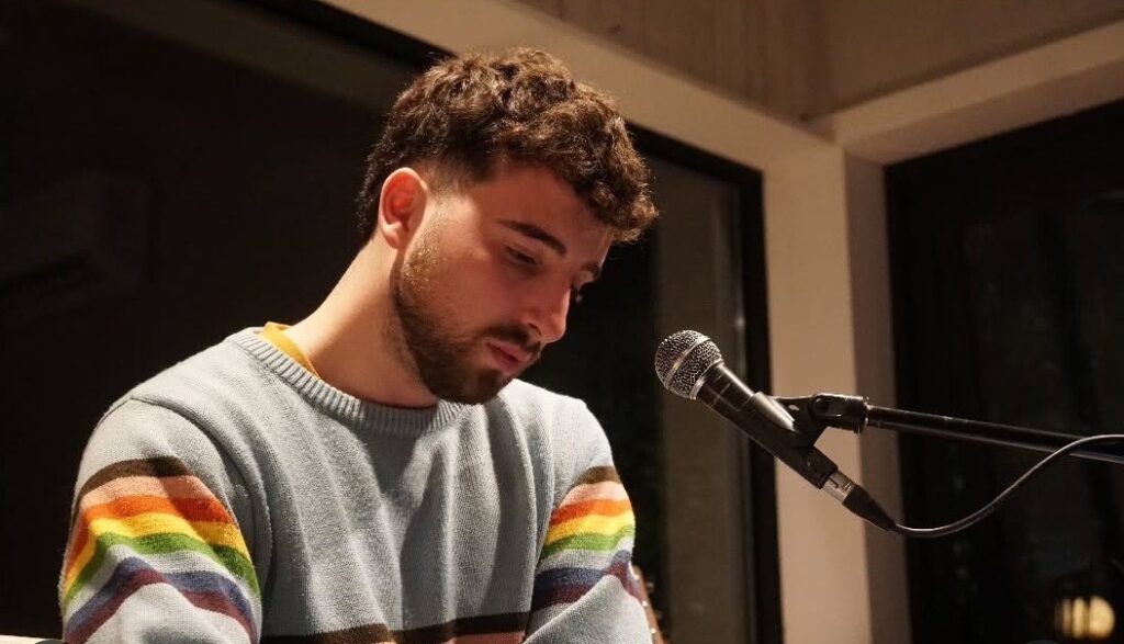 Llullo presenta «Sólo las hojas», el tercer adelanto de su disco