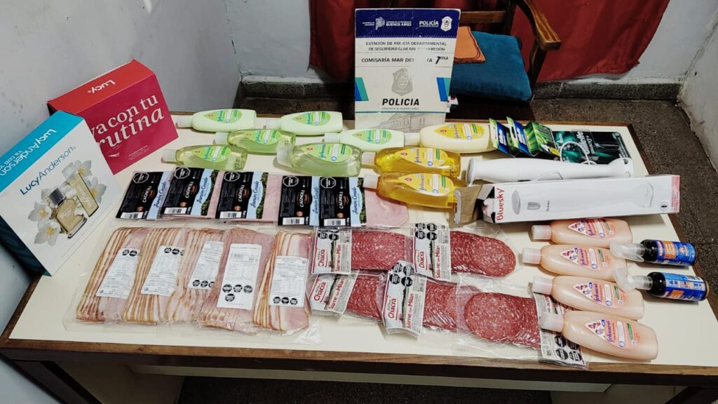 Salió de «gira» a llevarse comida y productos de perfumería de varios locales y terminó en Batán