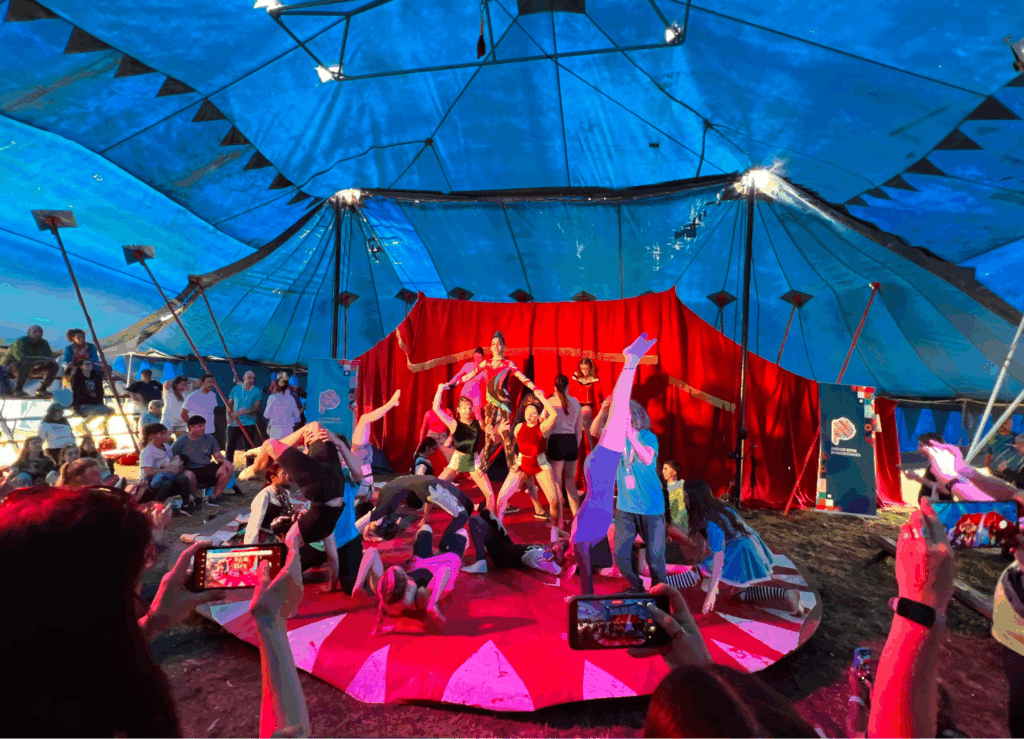 “El Circo La Audacia llegó a la Laguna de los Padres este domingo con una función muy especial”