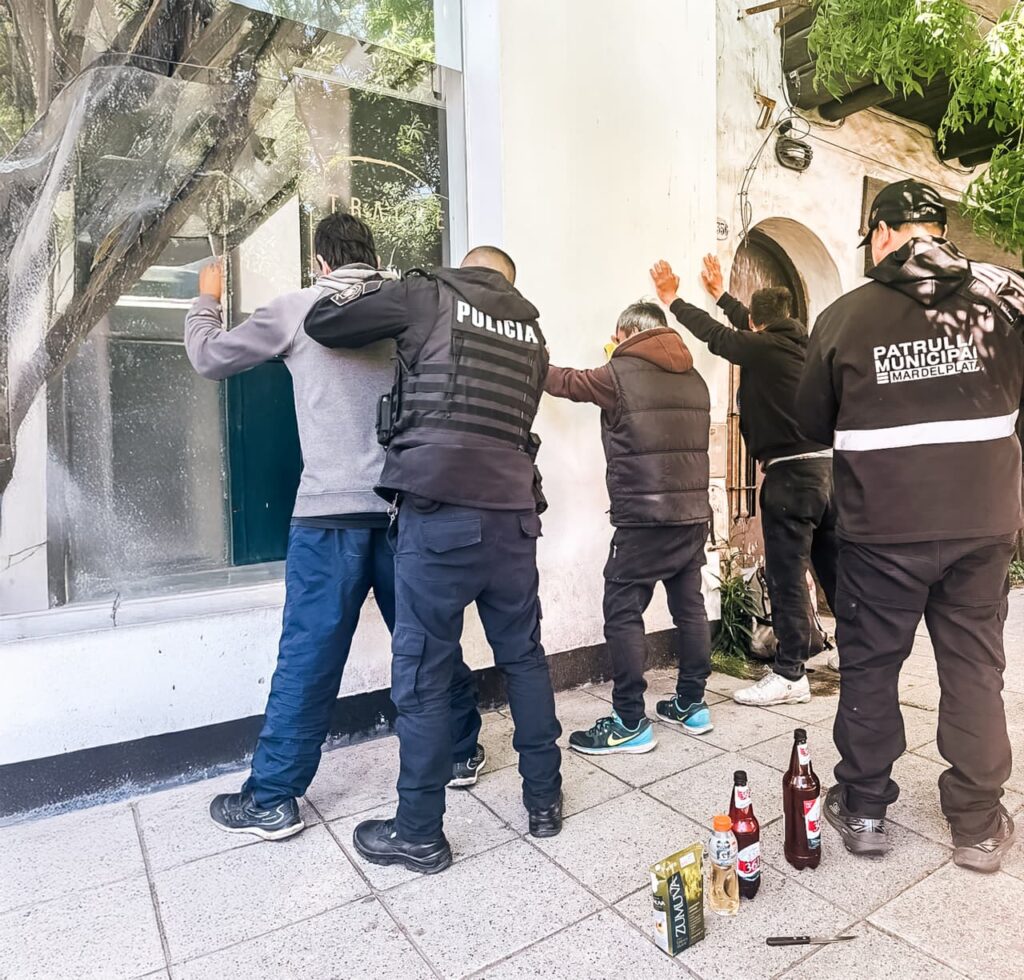 La Patrulla Municipal intervino ante tres trapitos borrachos en la vía pública