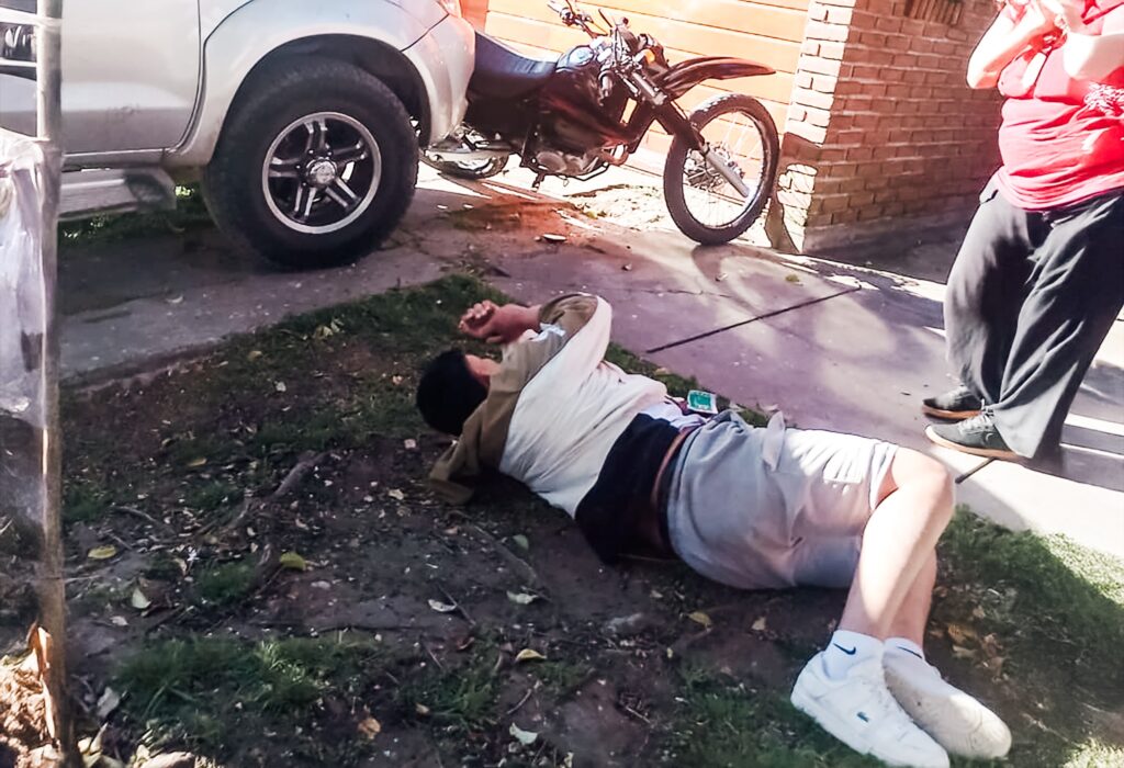 La Patrulla Municipal interceptó a un motociclista que intentó escapar de un operativo en Plaza San Cayetano