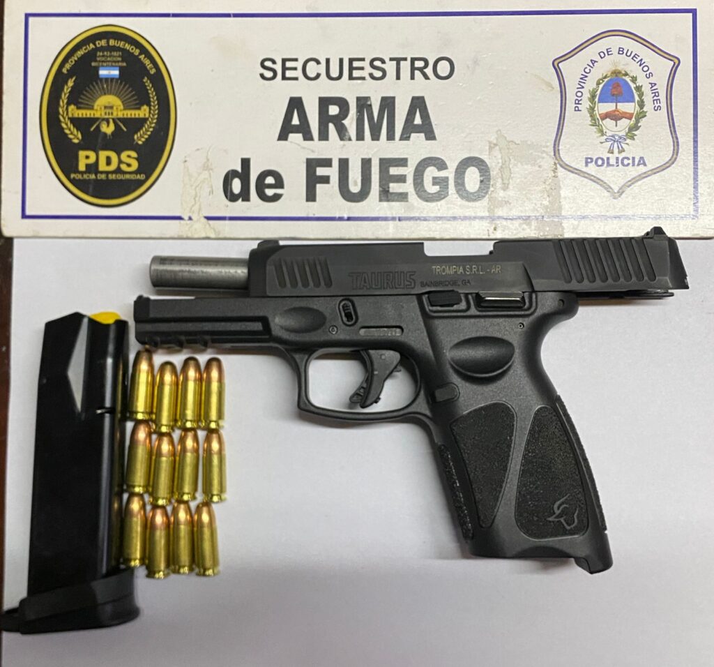 Policía retirado evitó un robo a su mujer tras tirotearse con un motochorro
