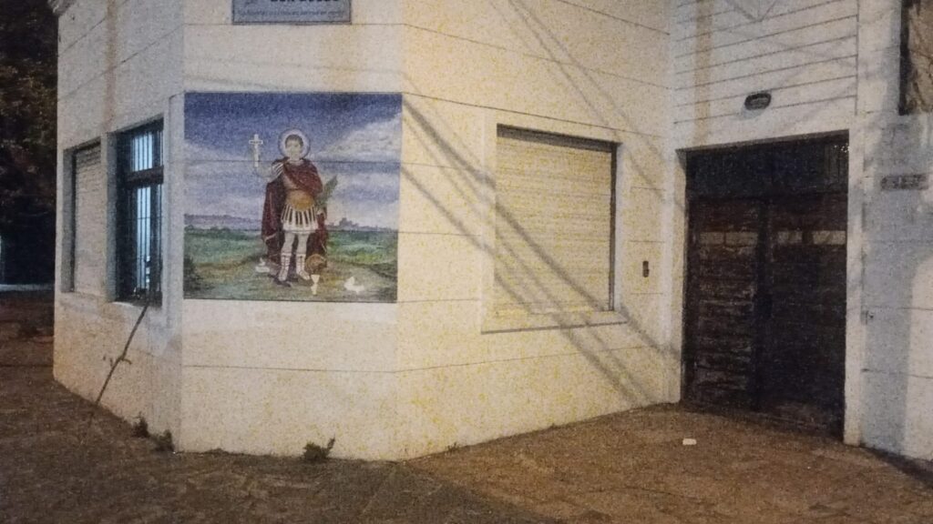 Intentó robar ropa de Cáritas y terminó aprehendido