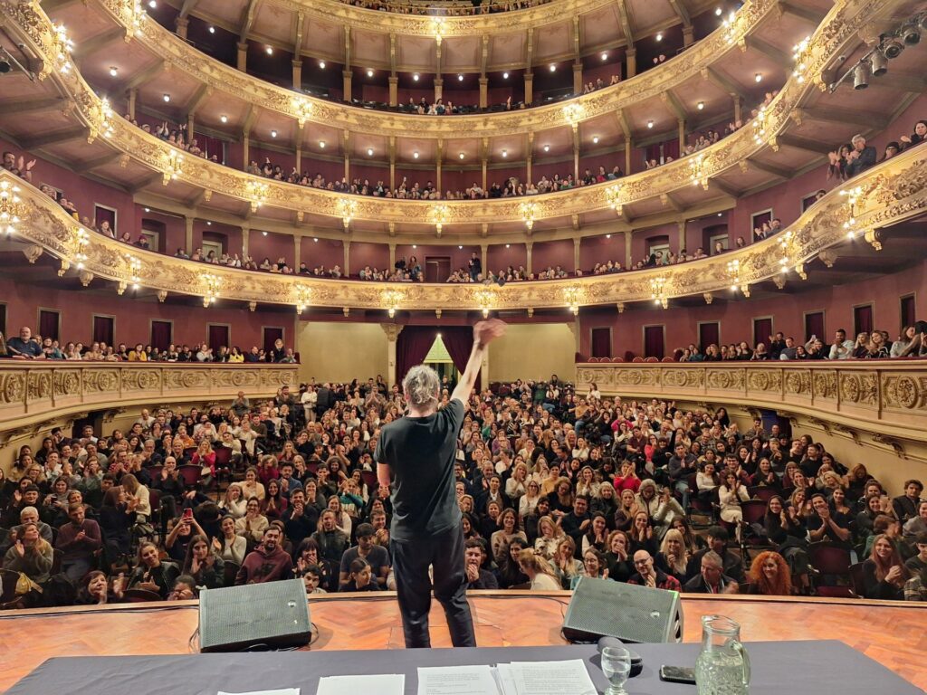 Darío Sztajnszrajber en Mar del Plata con «Pensar al otro: el amor»