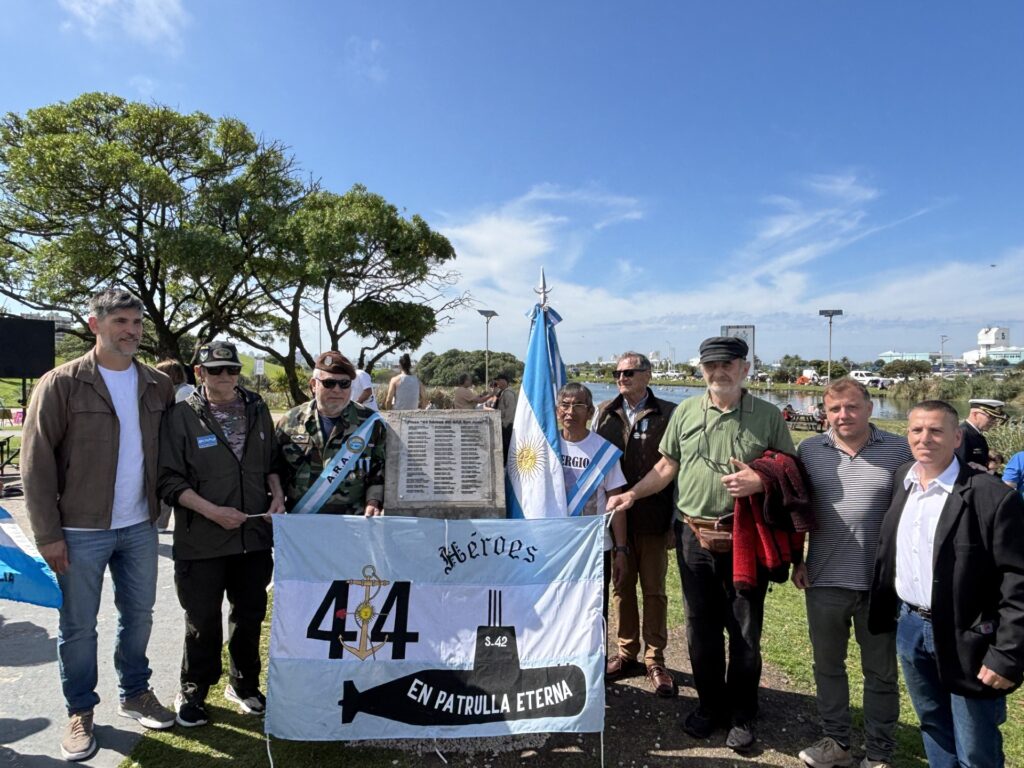 Emotivo homenaje en Punta Mogotes: se inauguró la plaza “44 Héroes del ARA San Juan” con música y comunidad