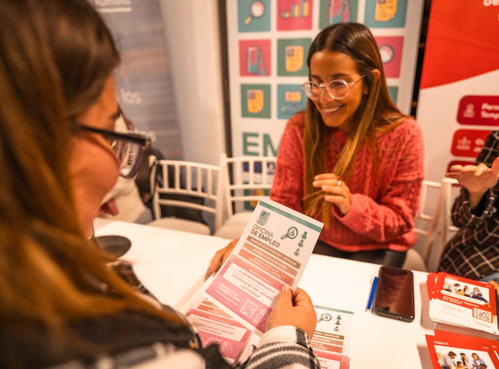 Avanzan con el servicio gratuito de intermediación laboral con empresas locales: ¿Cómo anotarse?