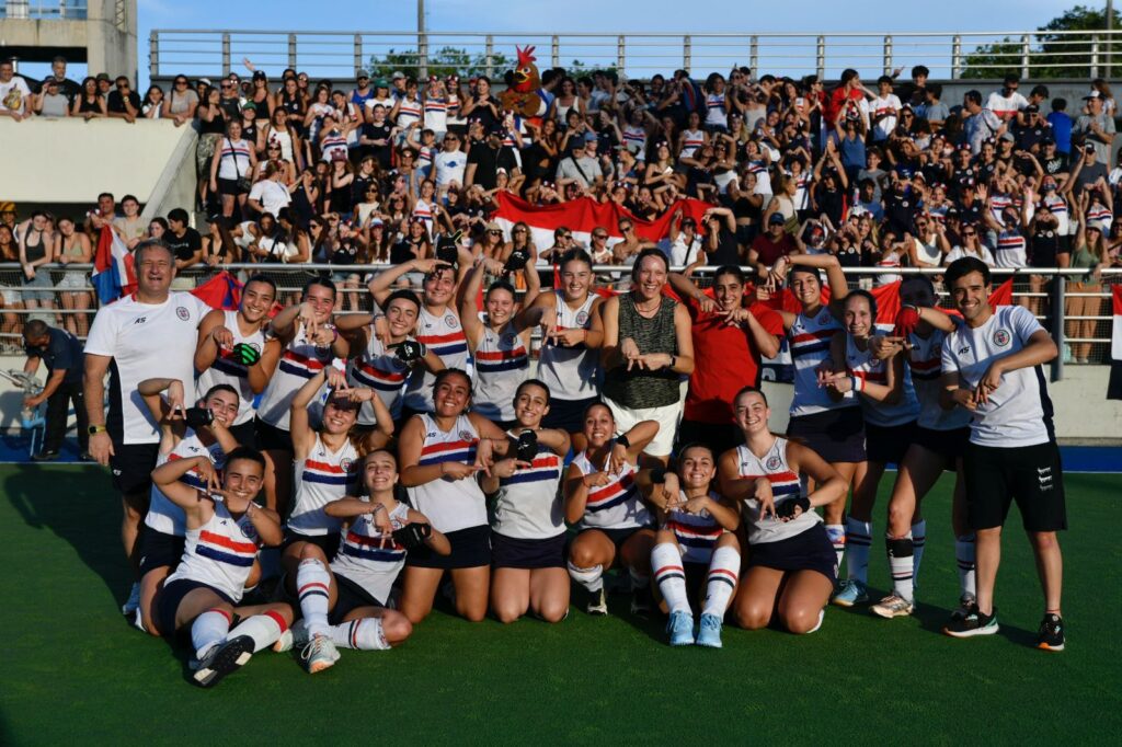 El equipo femenino de hockey del CNMP ascendió a la Línea A