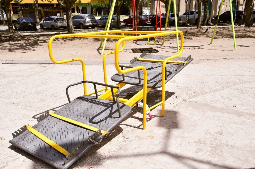 Proponen incorporar juegos accesibles en más plazas de la ciudad