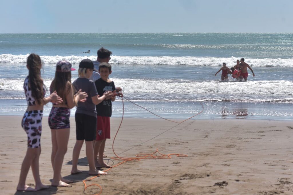 Más de 250 estudiantes participaron de una jornada educativa de seguridad en playas