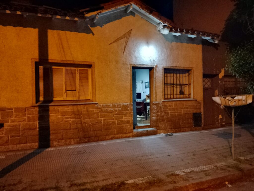 Rompió la puerta de una casa para entrar a robar pero le salió mal