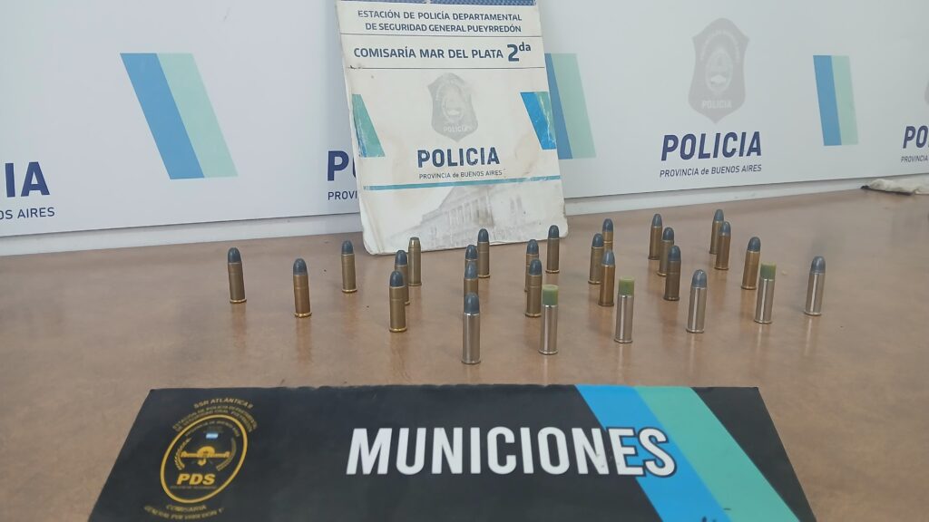 Le pegó a su pareja y la amenazó con un arma: la salvó la policía