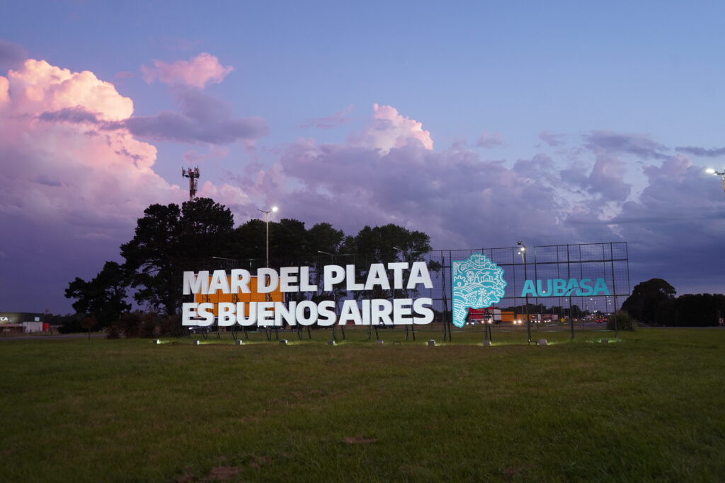 AUBASA renovó y puso en valor el emblemático cartel de bienvenida a Mar del Plata