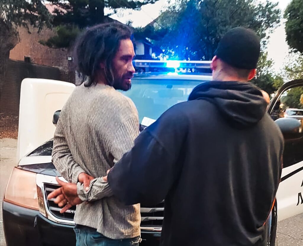 Trapito alcoholizado se puso violento hasta que llegó la Patrulla Municipal