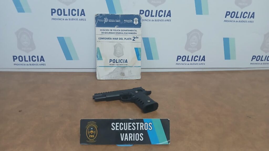 Dormían la siesta en una vivienda abandonada con la réplica de una pistola
