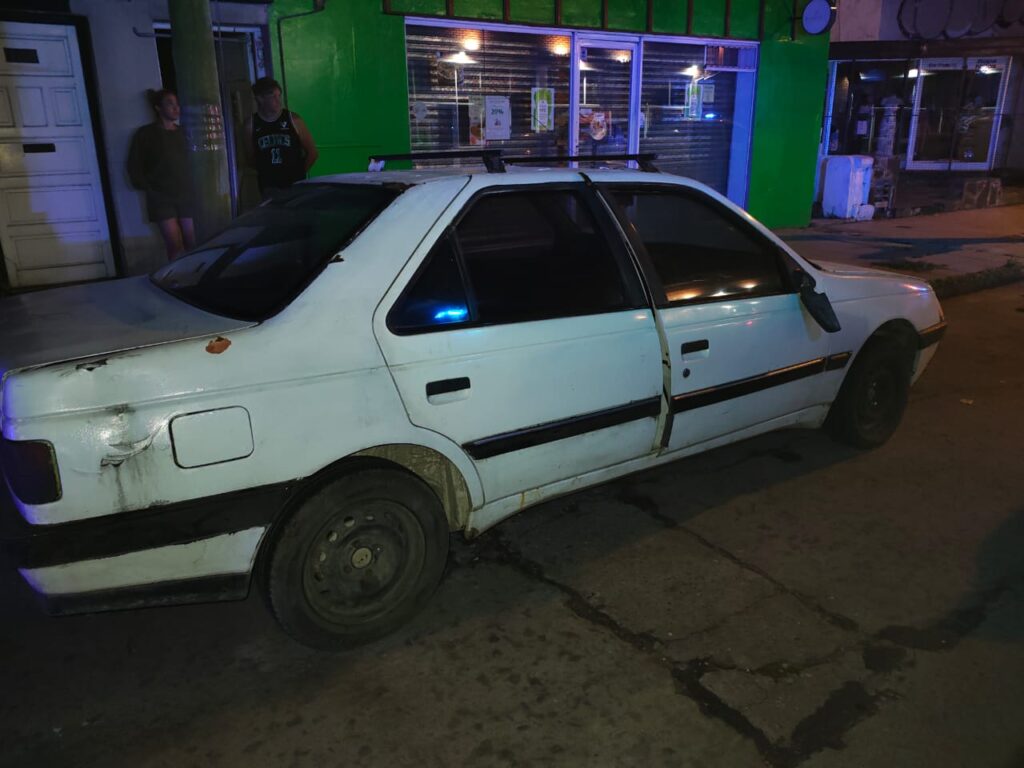 Tiene antecedentes y volvió a Batán cuando intentaba cruzar los cables de un auto para robarlo