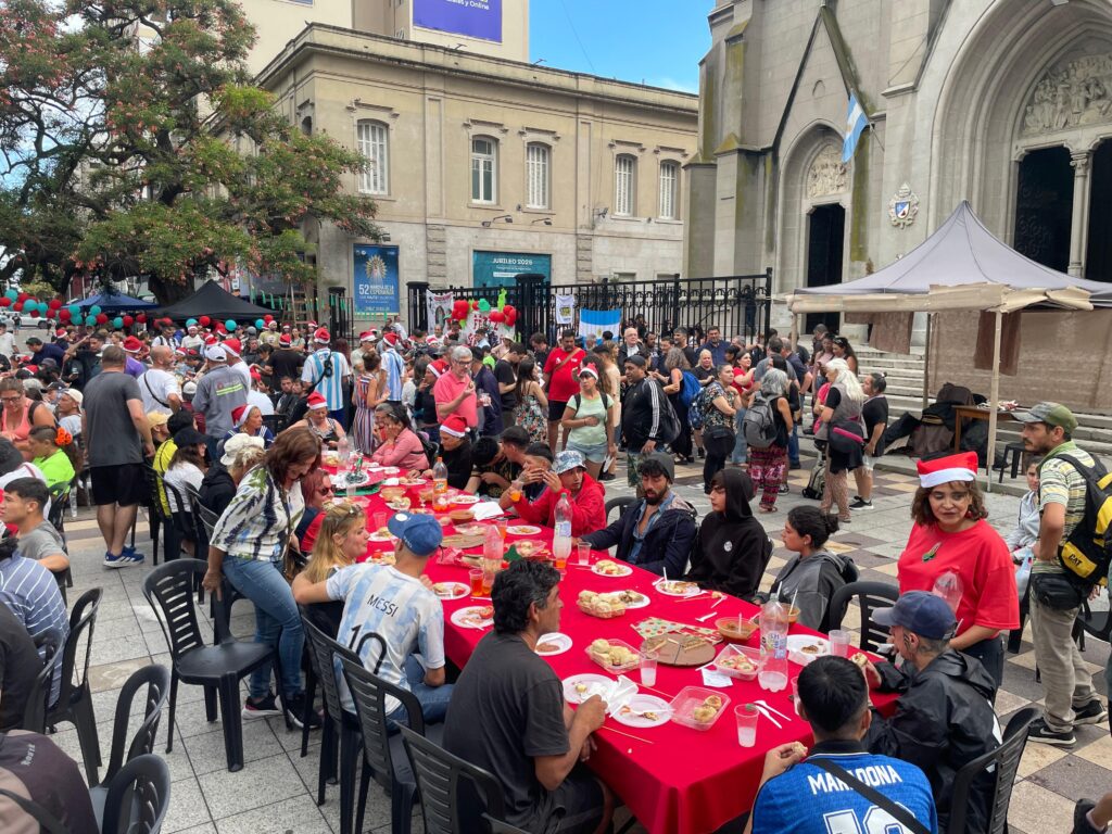 Festejo navideño en la Catedral: “Una mesa para todos”