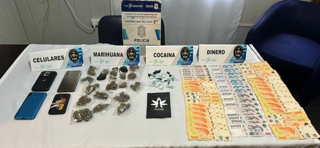 Comercializaban drogas en la calle y quisieron escapar de la policía: llevan encima cocaína y marihuana