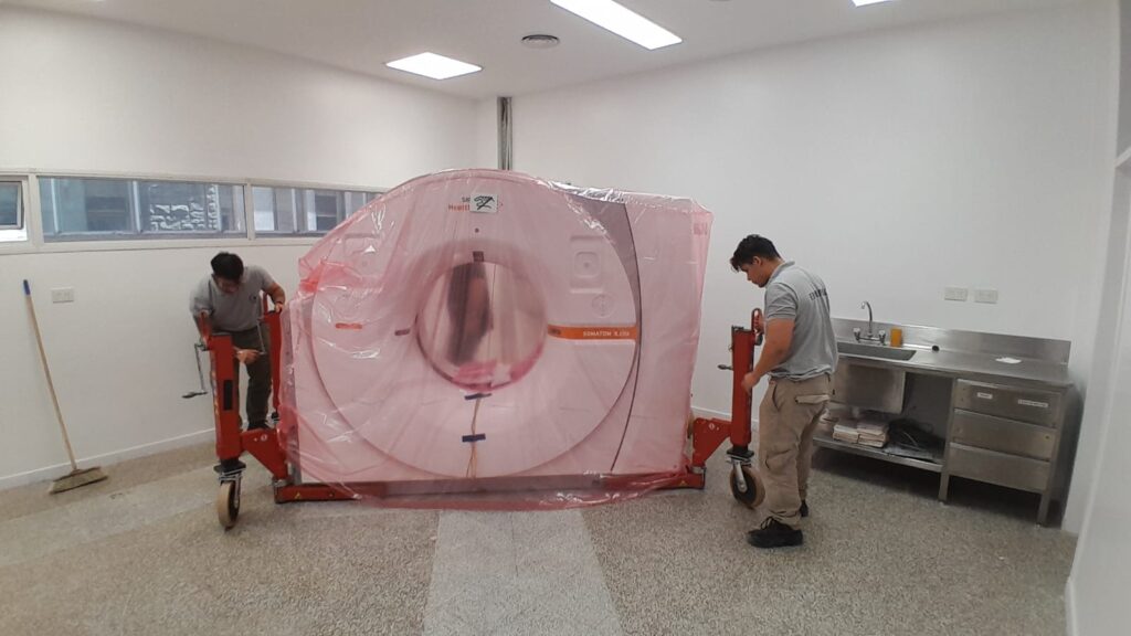 La Provincia entregó un nuevo tomógrafo al Hospital Regional