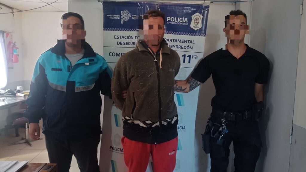 Intentó matar a su pareja con una pala y ella se salvó tras saltar desde un balcón
