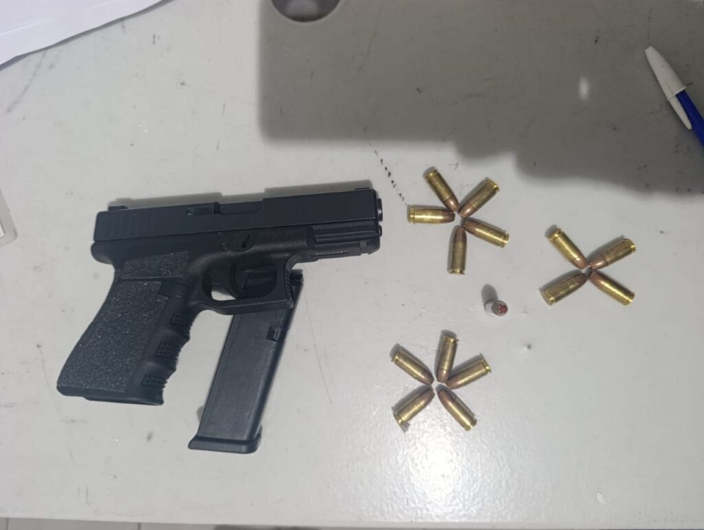 Una discusión de tránsito terminó con un conductor amenazando con un arma a un motociclista